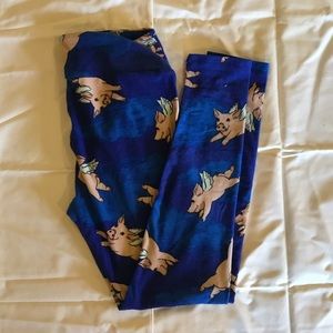 LuLaRoe OS Leggings Flying Pigs pattern.